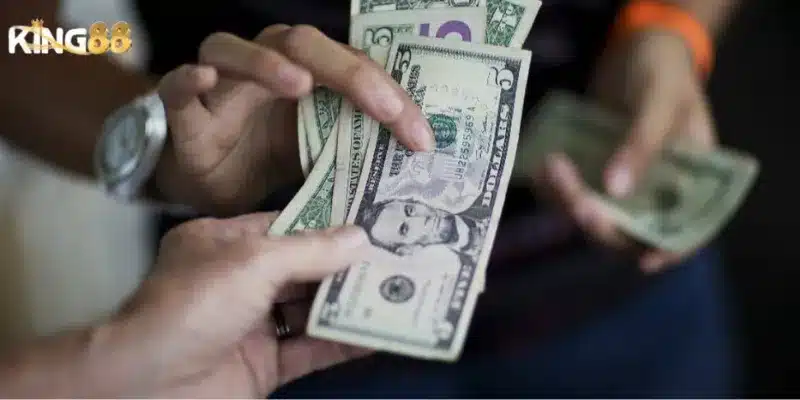 Mơ thấy được cho tiền – Đánh con gì chuẩn nhất hôm nay? 7 Mơ thấy được cho tiền đánh con gì? Đề xuất các con số may mắn